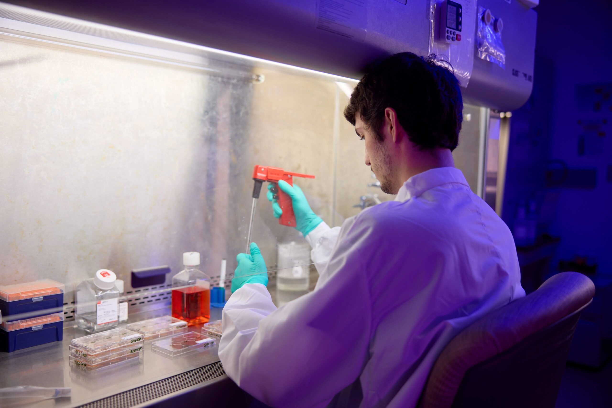 photo of Collin Hite in Cincinnati Children's Pluripotent Stem Cell Facility