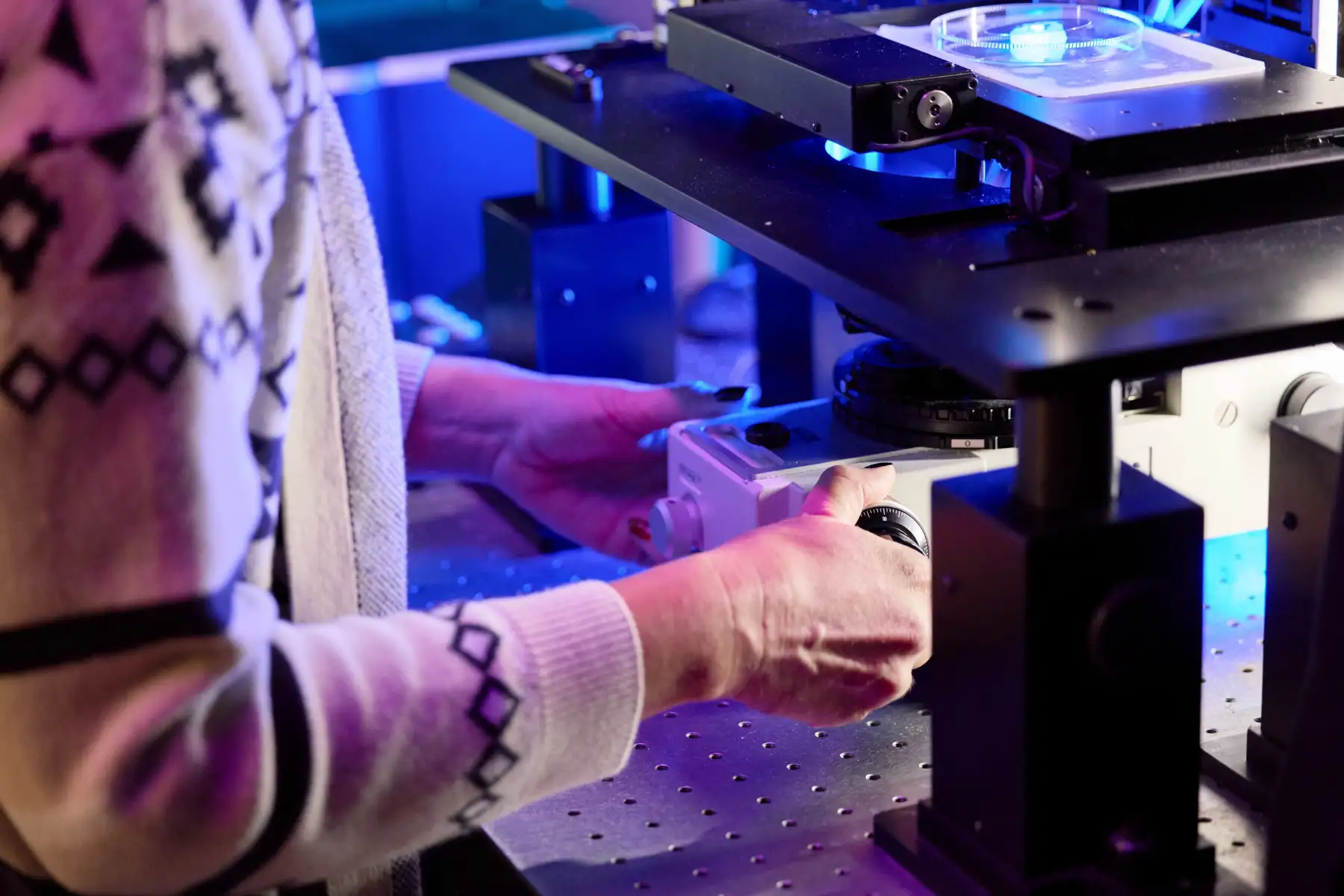 photo of microscope in the Bio-Imaging and Analysis Facility