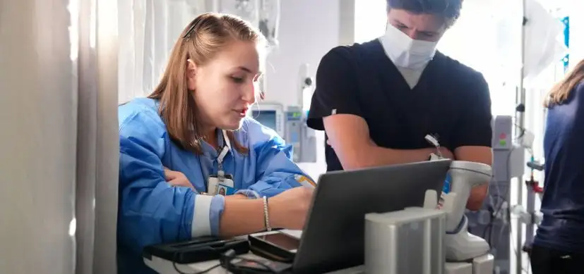 Cincinnati Children's clinicians work in dialysis unit.