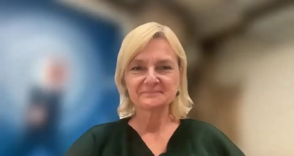 Photo of Magdalena Skipper giving a virtual presentation
